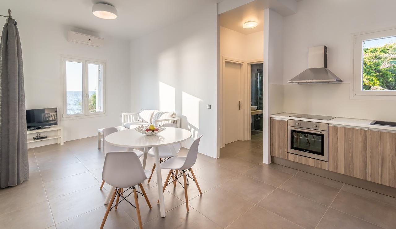 Milos Waves Luxury Apartments Полония Екстериор снимка